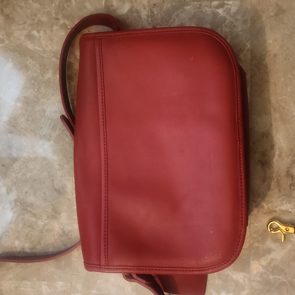 Coach Vintage Elegant Red Shoulder Bag & Keychain - Picture 6 of 12